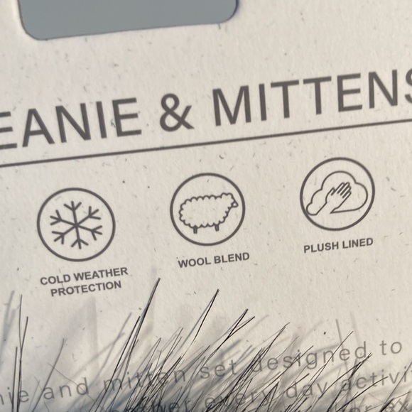 Soybu beanie pom pom & Mittens plush lining M/L - Picture 5 of 15